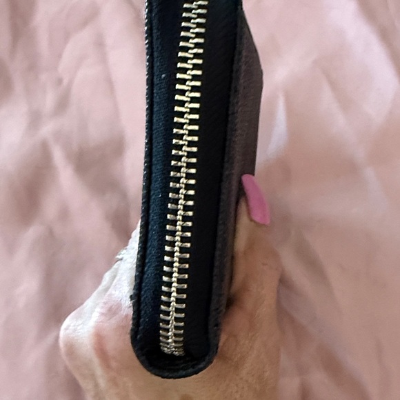 Michael Kors Black Textured Wallet - Picture 4 of 8